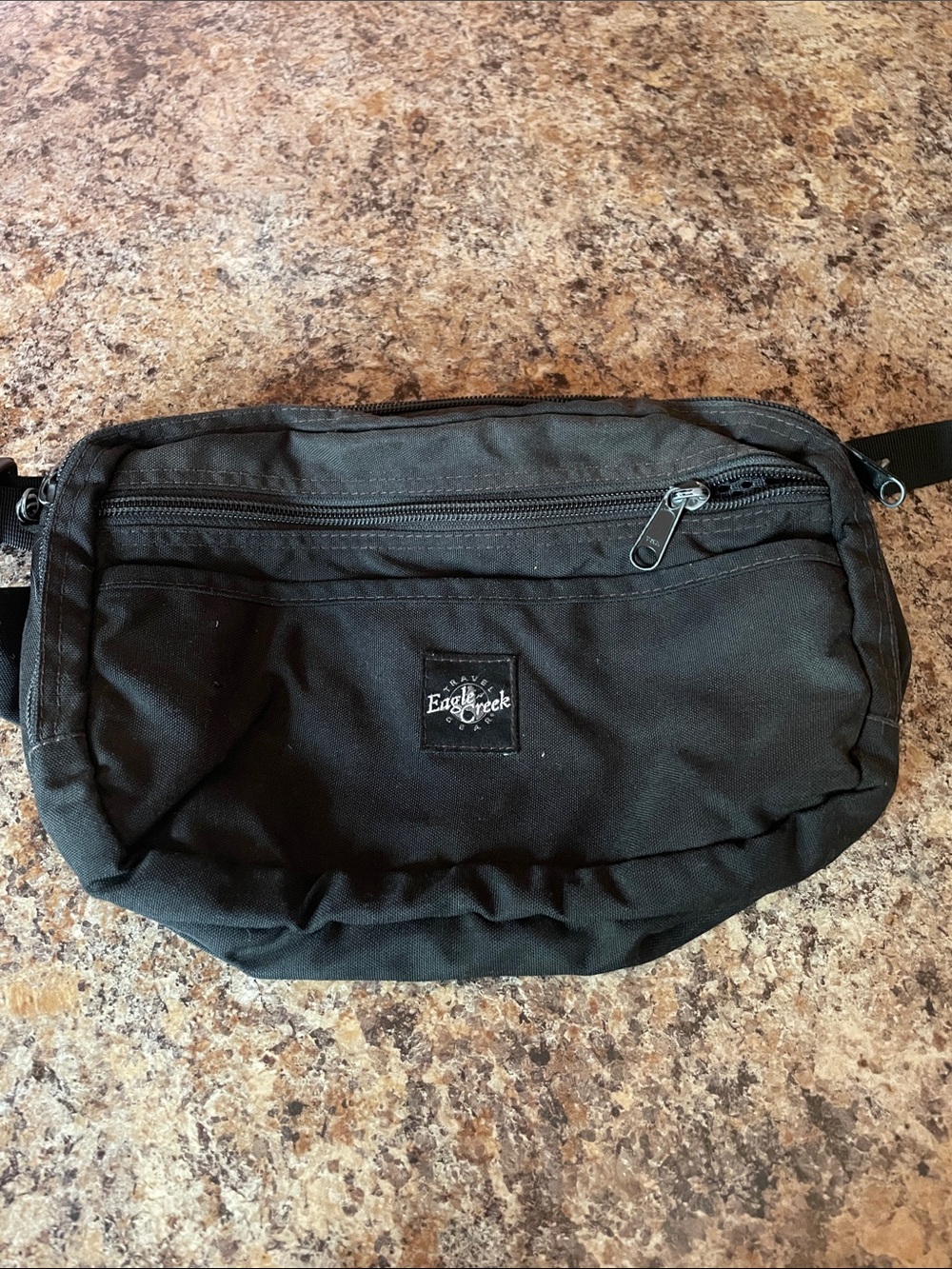 Eagle Creek Black Men's Belt Bag - Everyday Hands-Free Waist Pack